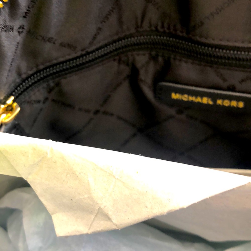 Michael Kors leather dome satchel with strap & handles. Gold tone hardware. - Picture 7 of 16